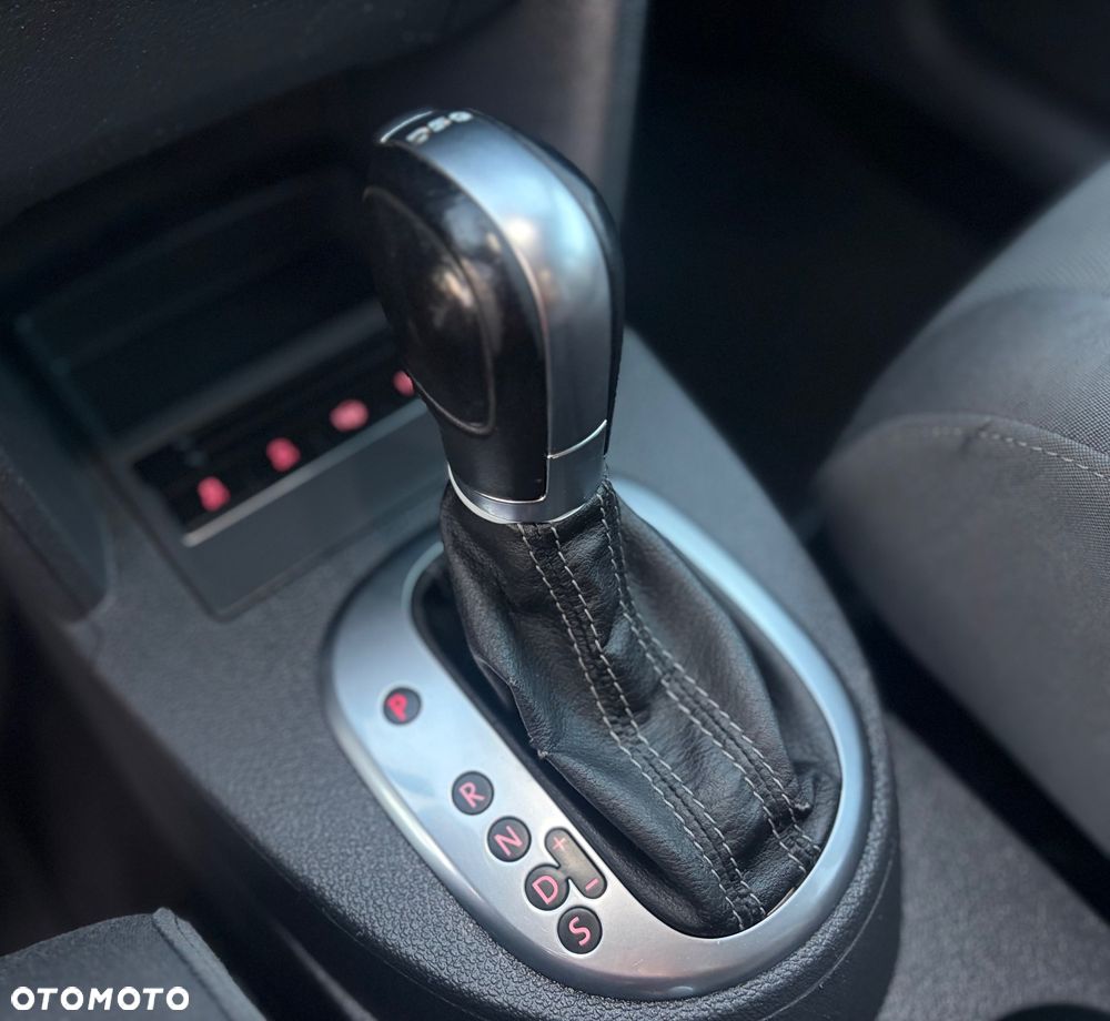 Volkswagen Touran 2.0 TDI DPF DSG Life - 33
