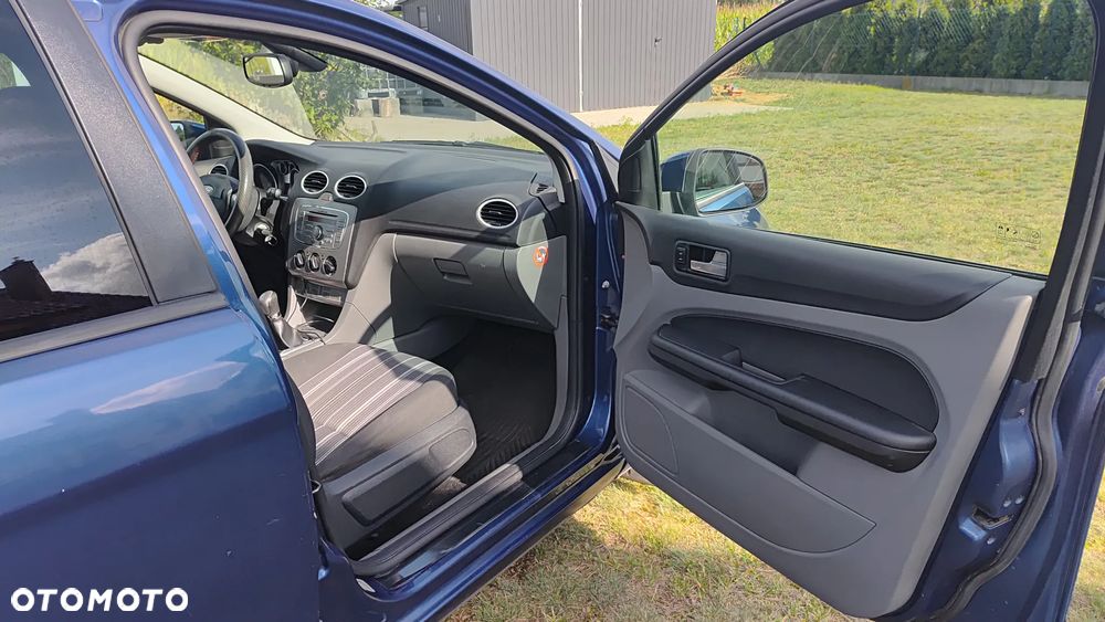 Ford Focus 1.6 Trend + - 11