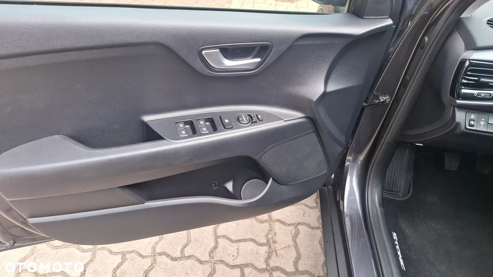 Kia Stonic 1.4 L - 14