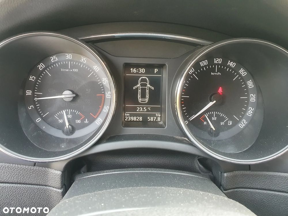 Skoda Superb 2.0 TDI DSG Active - 4