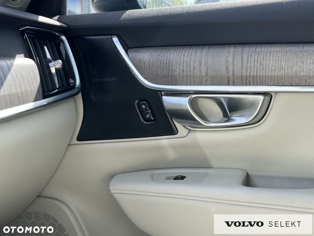 Volvo V90 Cross Country - 24