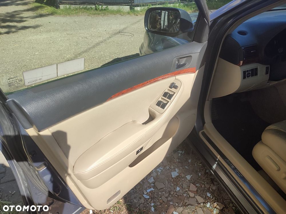 Toyota Avensis 2.0 VVT-i Prestige - 2
