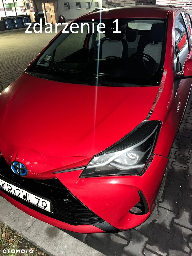 Toyota Yaris Hybrid 100 Premium - 29