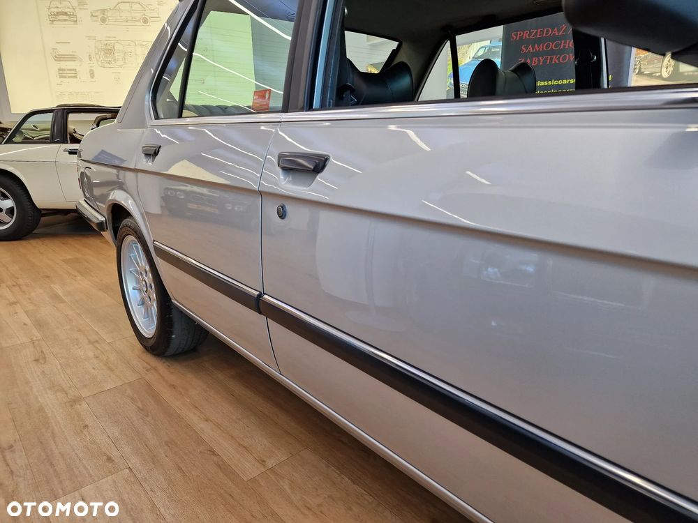 BMW Seria 5 520i - 14
