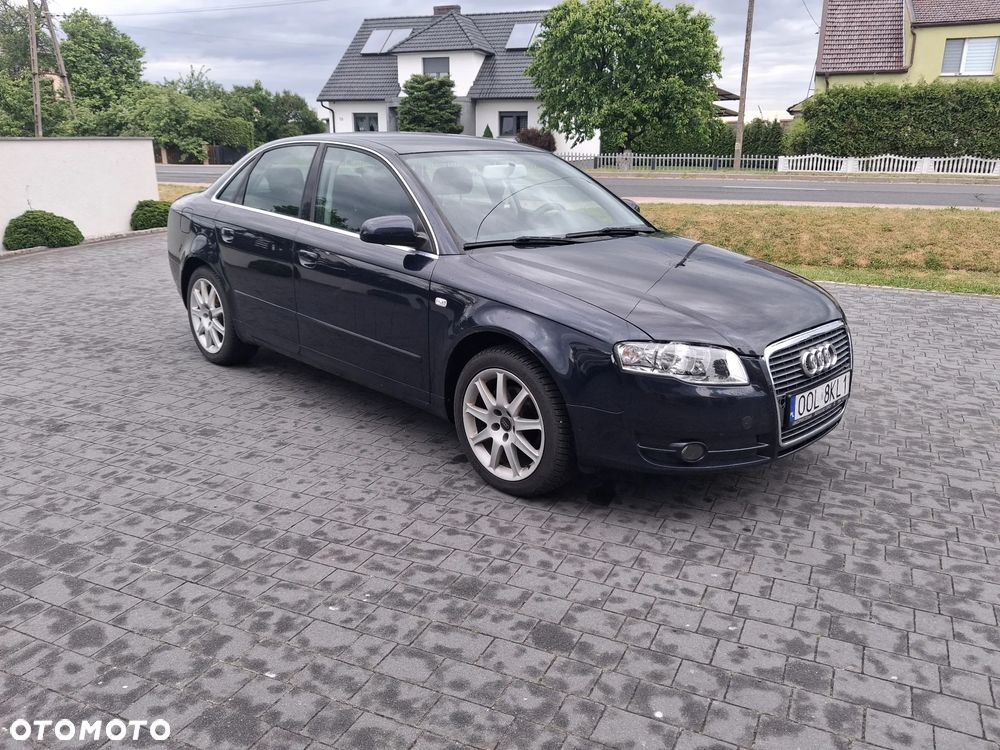 Audi A4 Limousine - 1