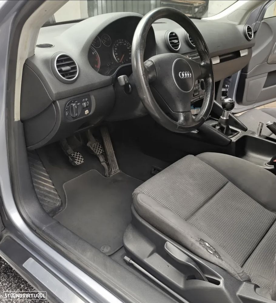 Audi A3 1.6 FSI Attraction - 4