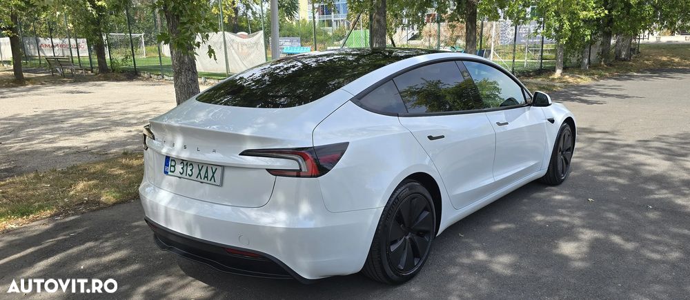 Tesla Model 3 2023 photo 4