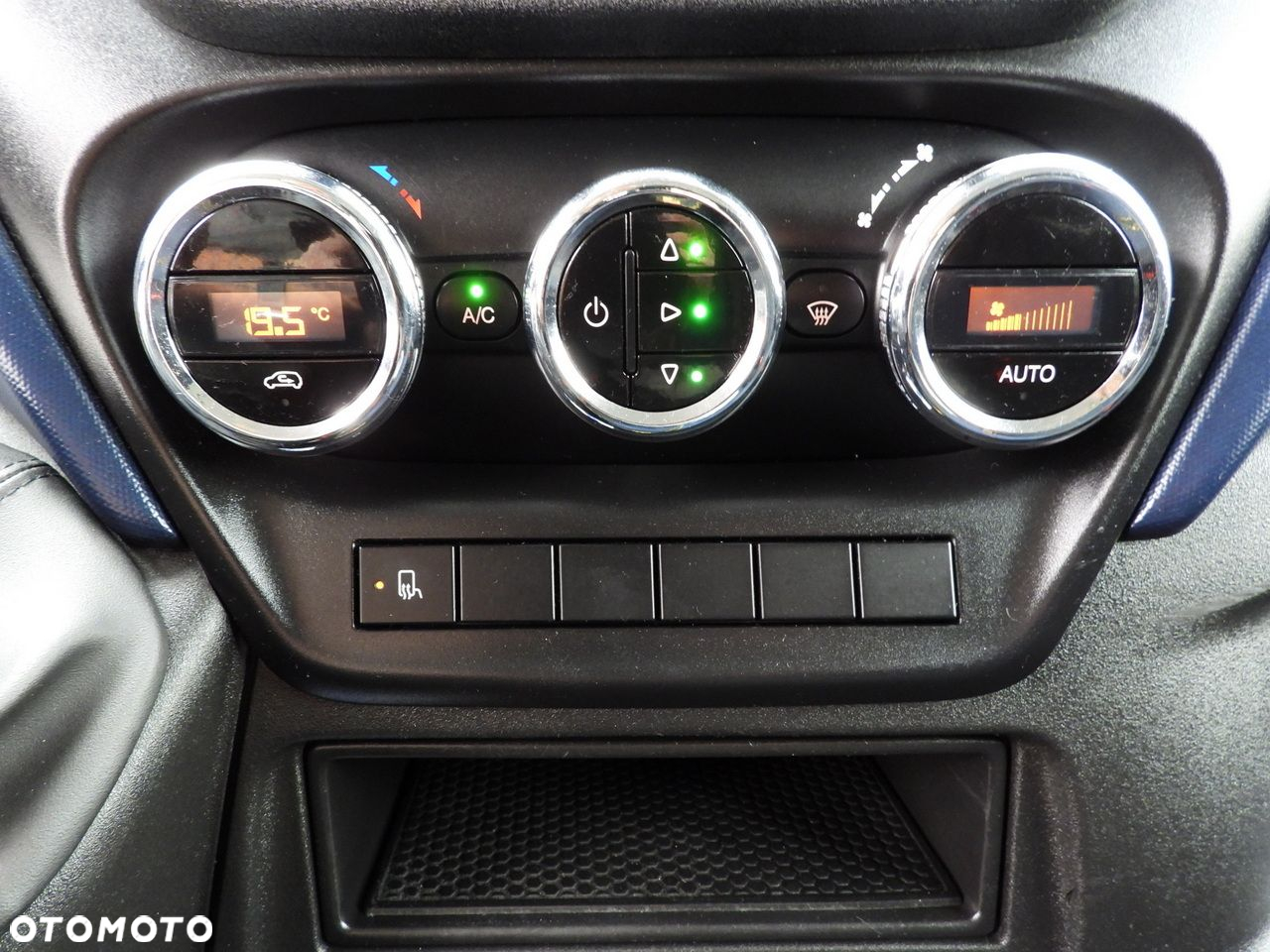 Iveco DAILY 50C15 PLANDEKA 12 PALET TEMPOMAT BLIŹNIACZE KOŁA KLIMATYZACJA  150KM - 38