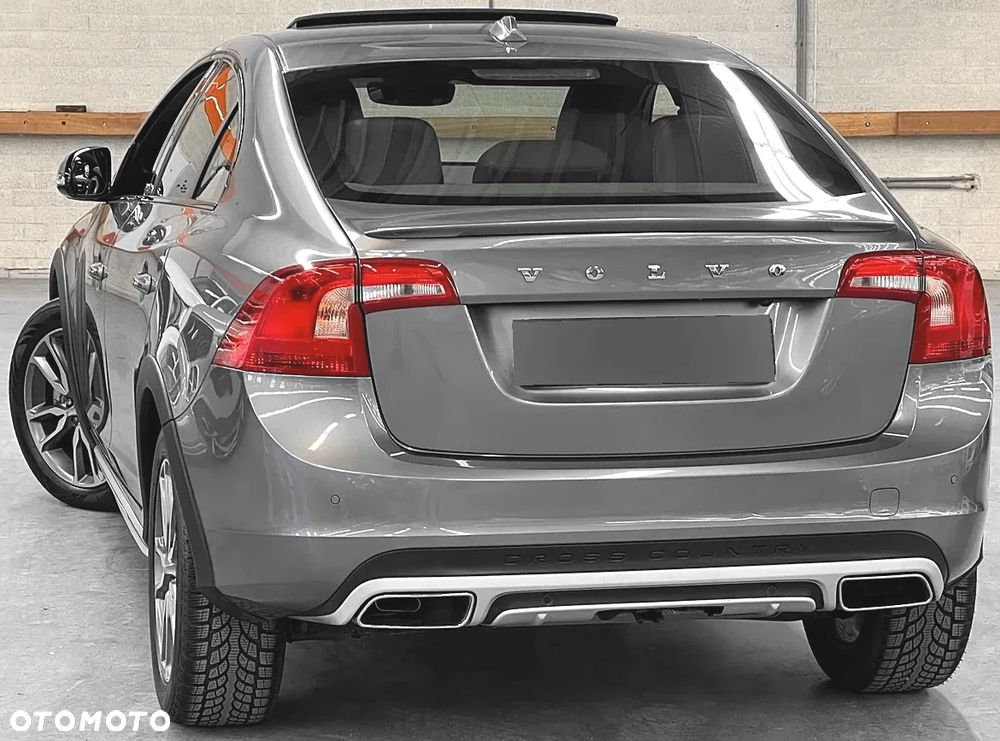 Volvo S60 Cross Country - 12