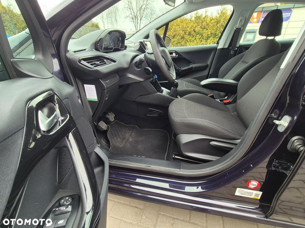 Peugeot 208 - 25