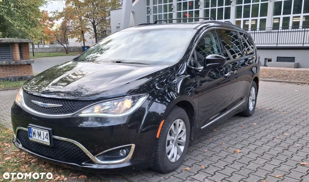 Chrysler Pacifica - 19