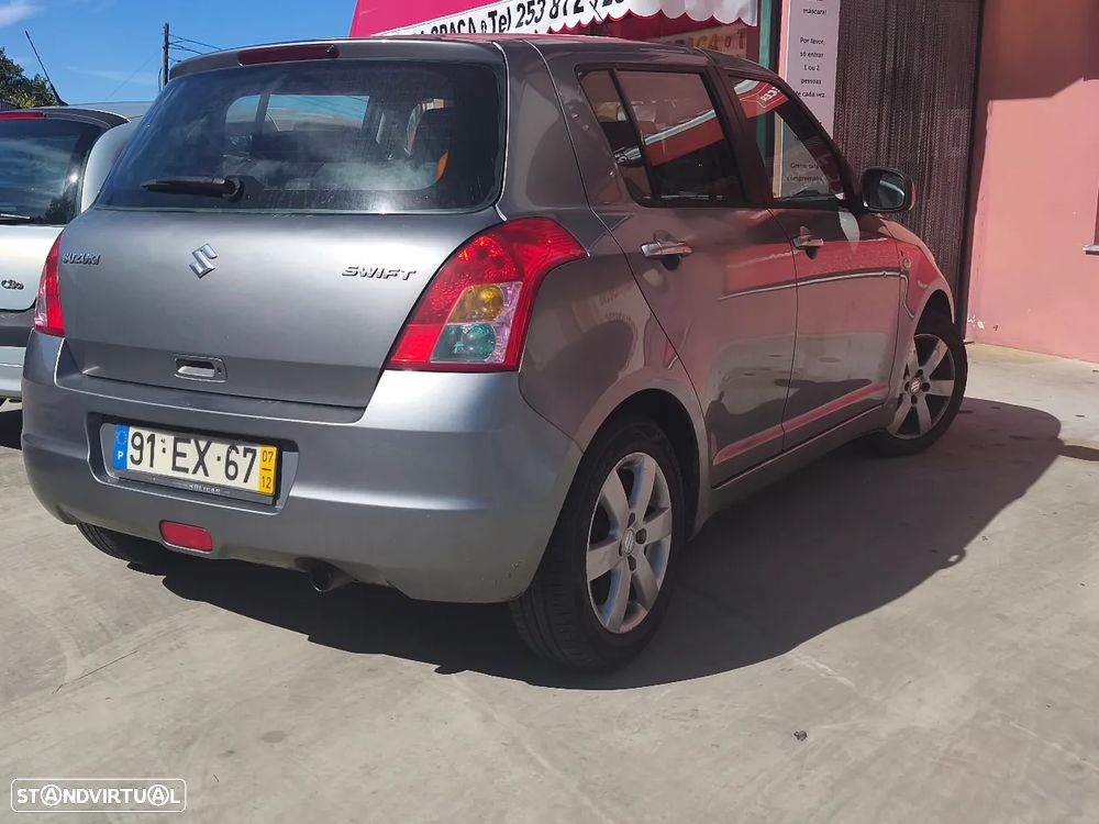 Suzuki Swift - 4