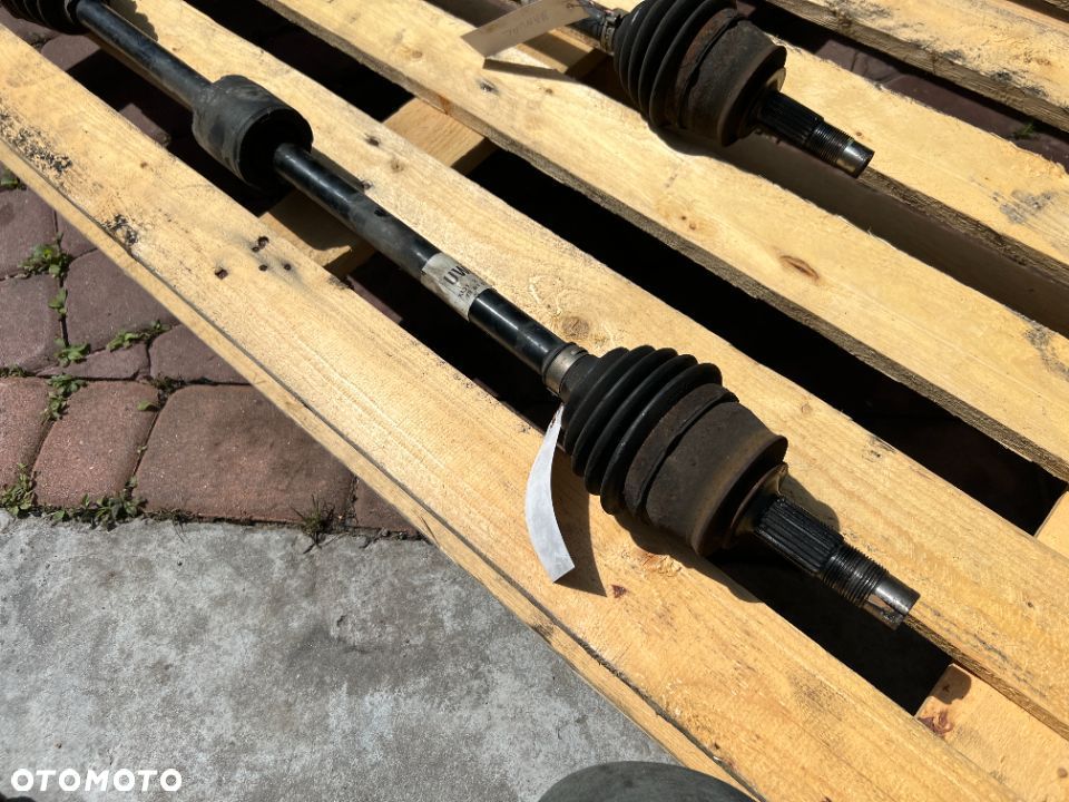 PÓŁOŚ PRAWA OPEL CORSA D 1.4 - 3