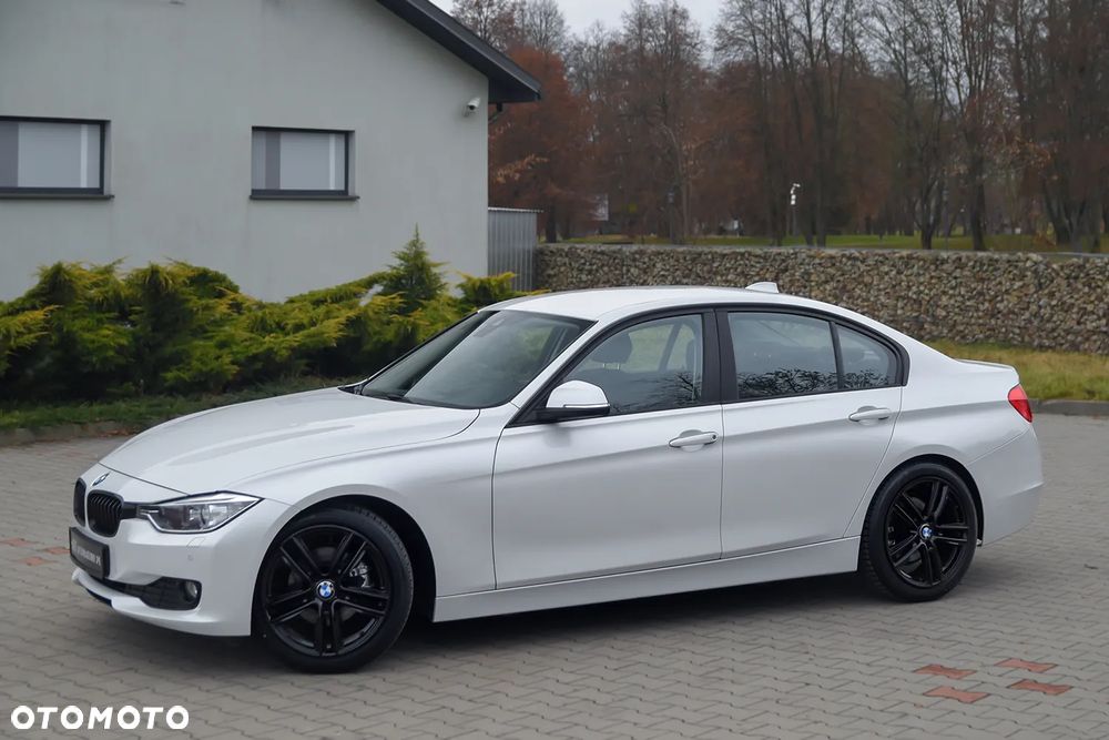 BMW Seria 3 318d - 16