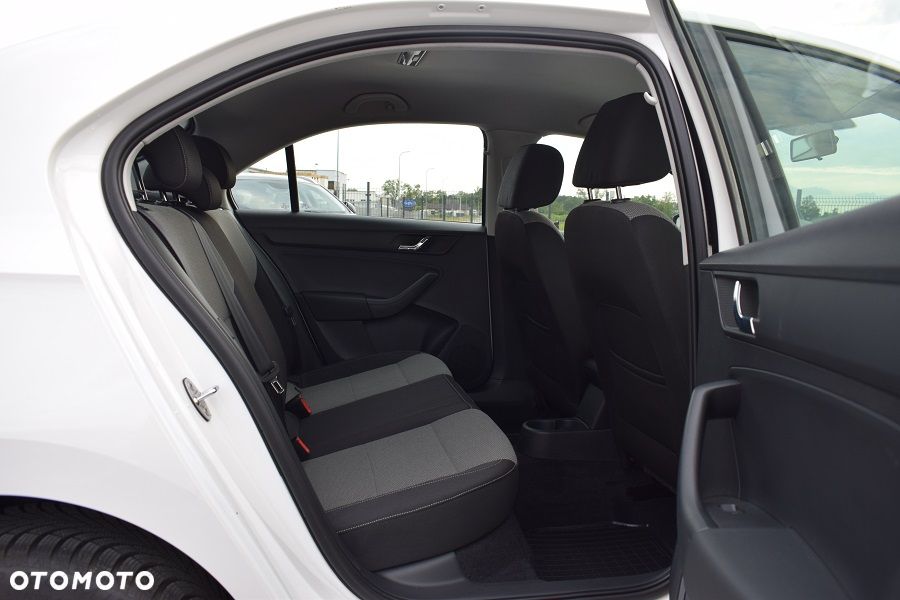 Skoda RAPID Spb 1.6 TDI DPF Ambition - 10