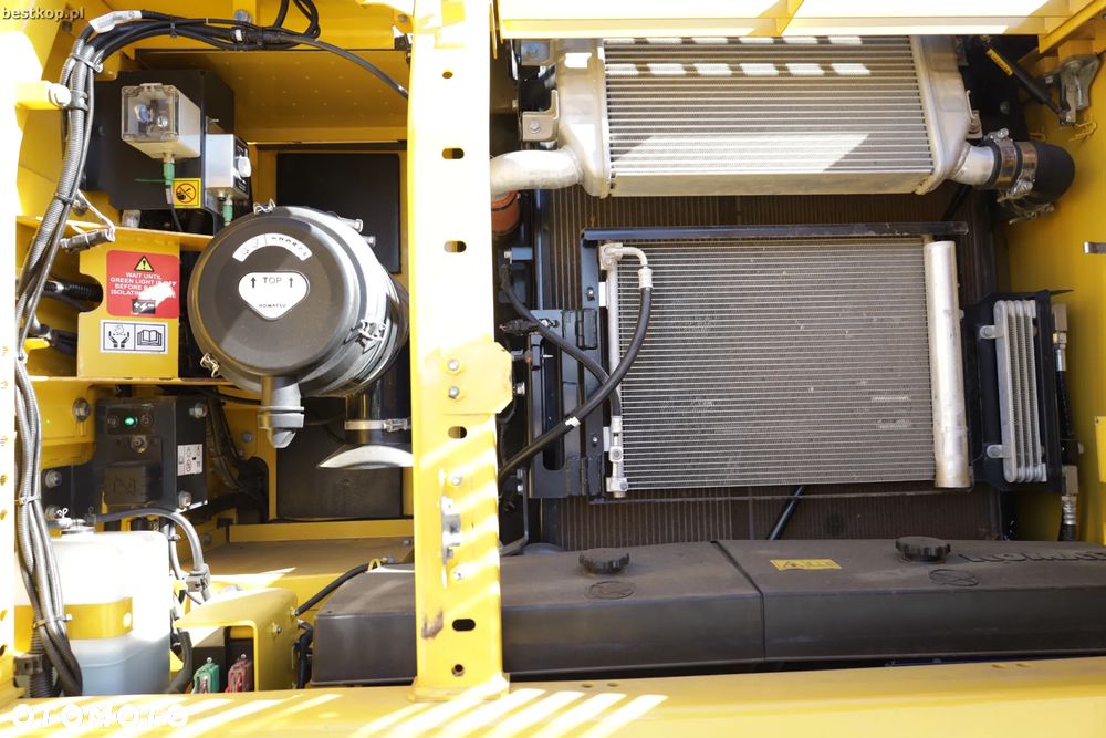 Komatsu PC210LC-11 - 32