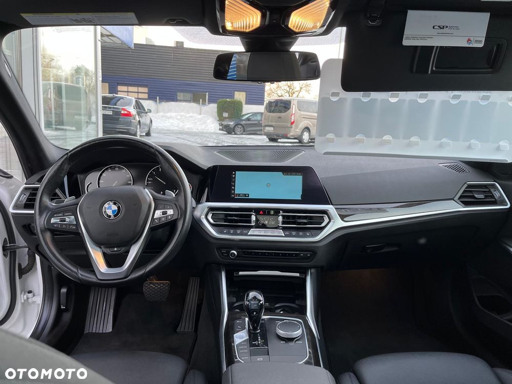 BMW Seria 3 330i xDrive - 19