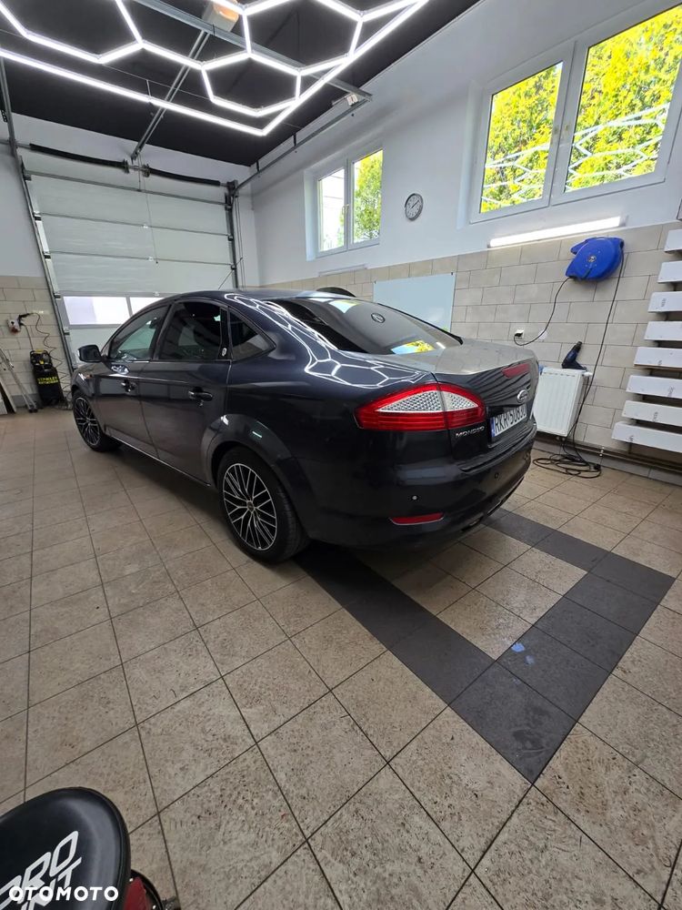 Ford Mondeo 2.5 Ghia - 7