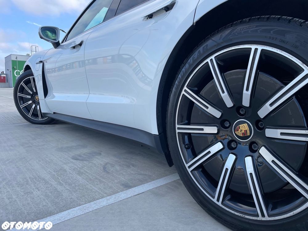 Porsche Taycan Performance Plus - 16