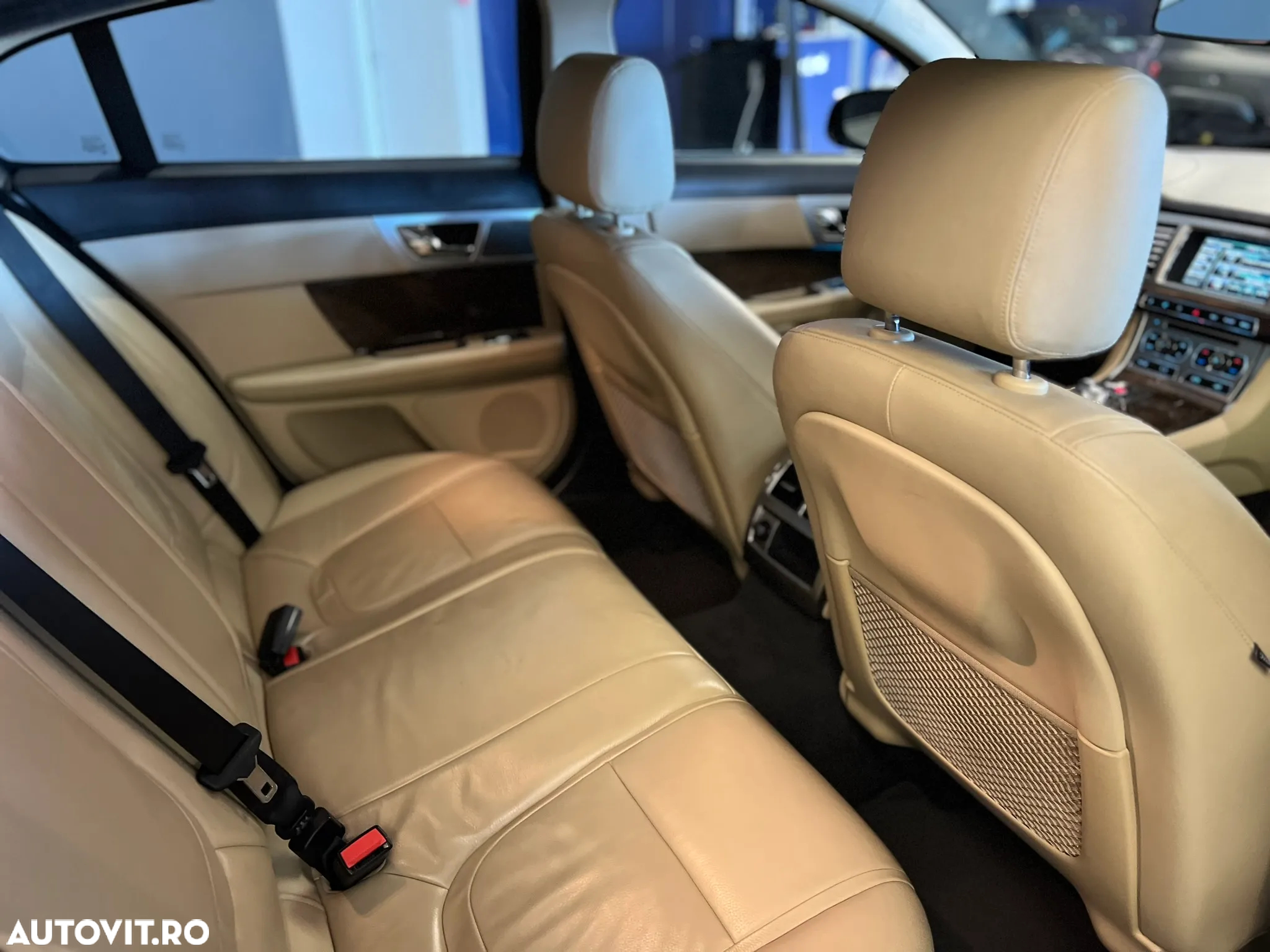 Jaguar XF 3.0 V6 Diesel Sportbrake - 27