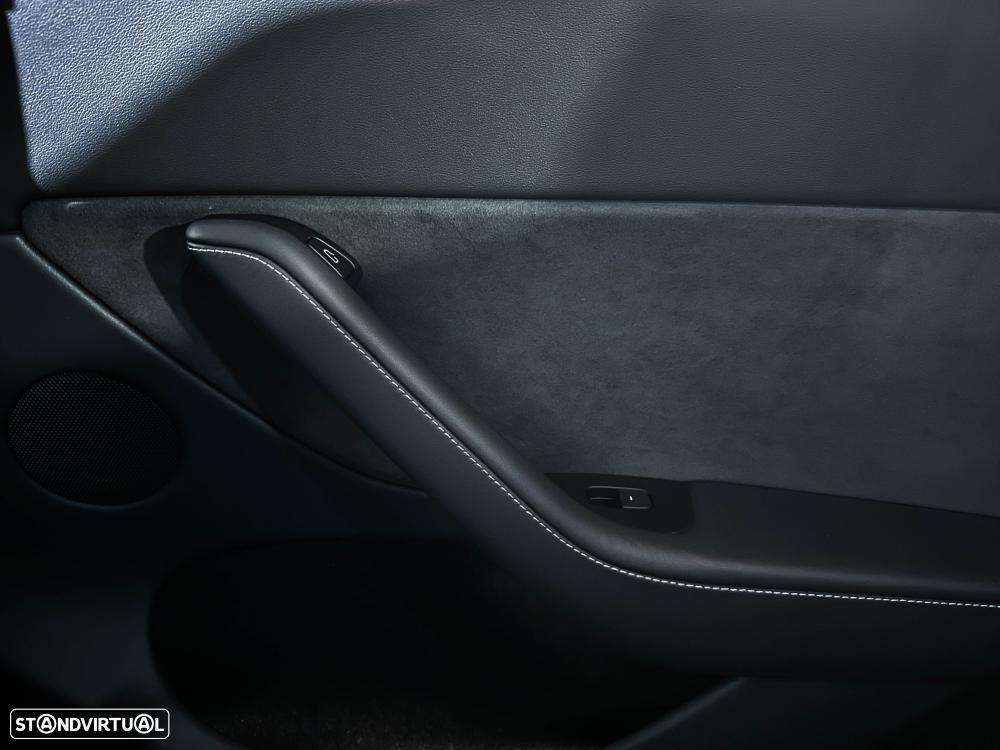 Tesla Model Y Performance Dual Motor AWD — fotografia 30
