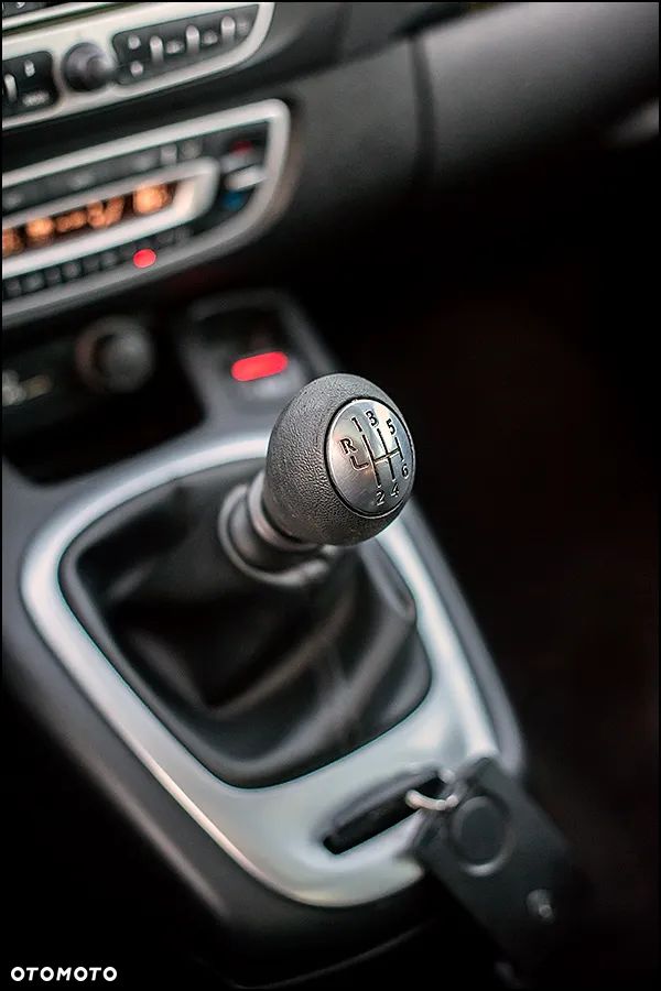 Renault Grand Scenic - 29