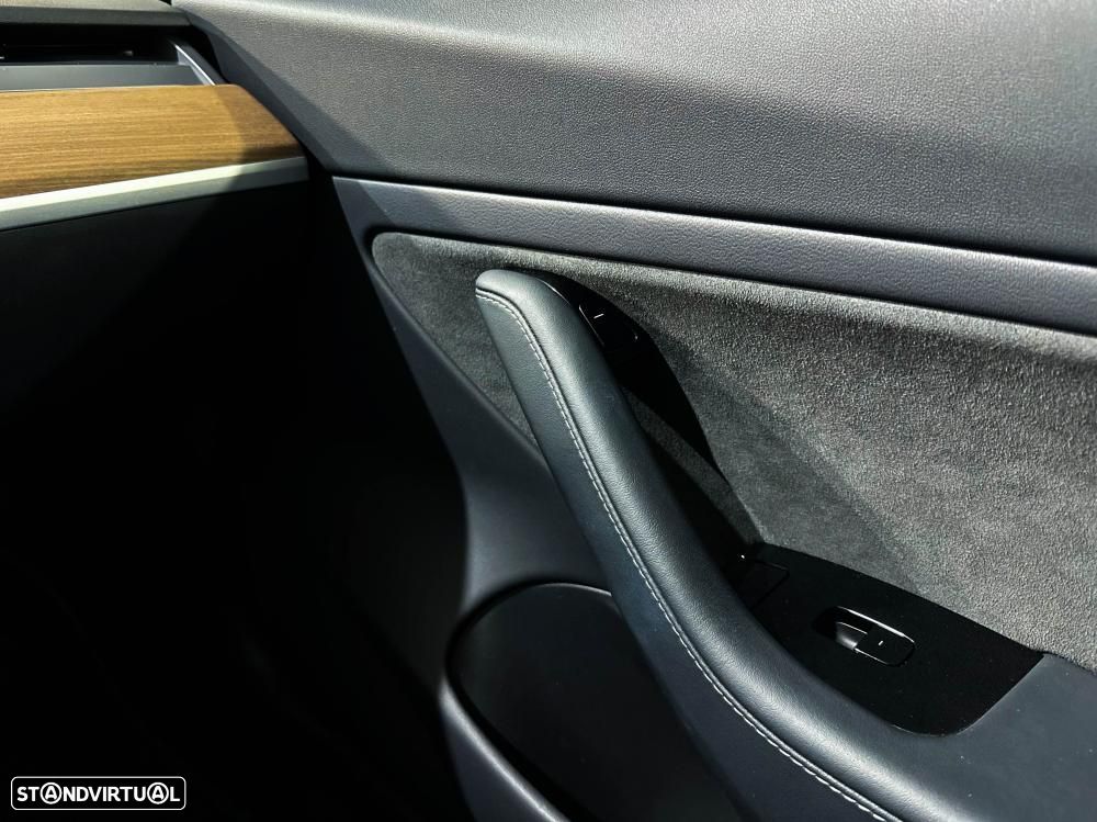 Tesla Model 3 Long-Range Dual Motor AWD - 33