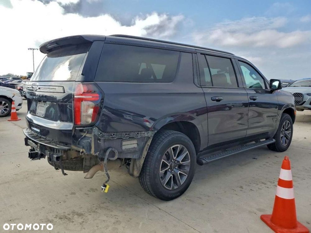 Chevrolet Suburban - 4