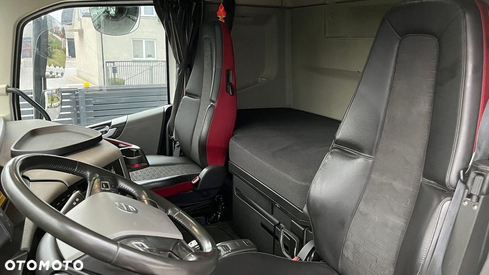 Volvo FH 500 l SPROWADZONY | KSENON l LODÓWKA l DUŻE ZBIORNIKI - 23