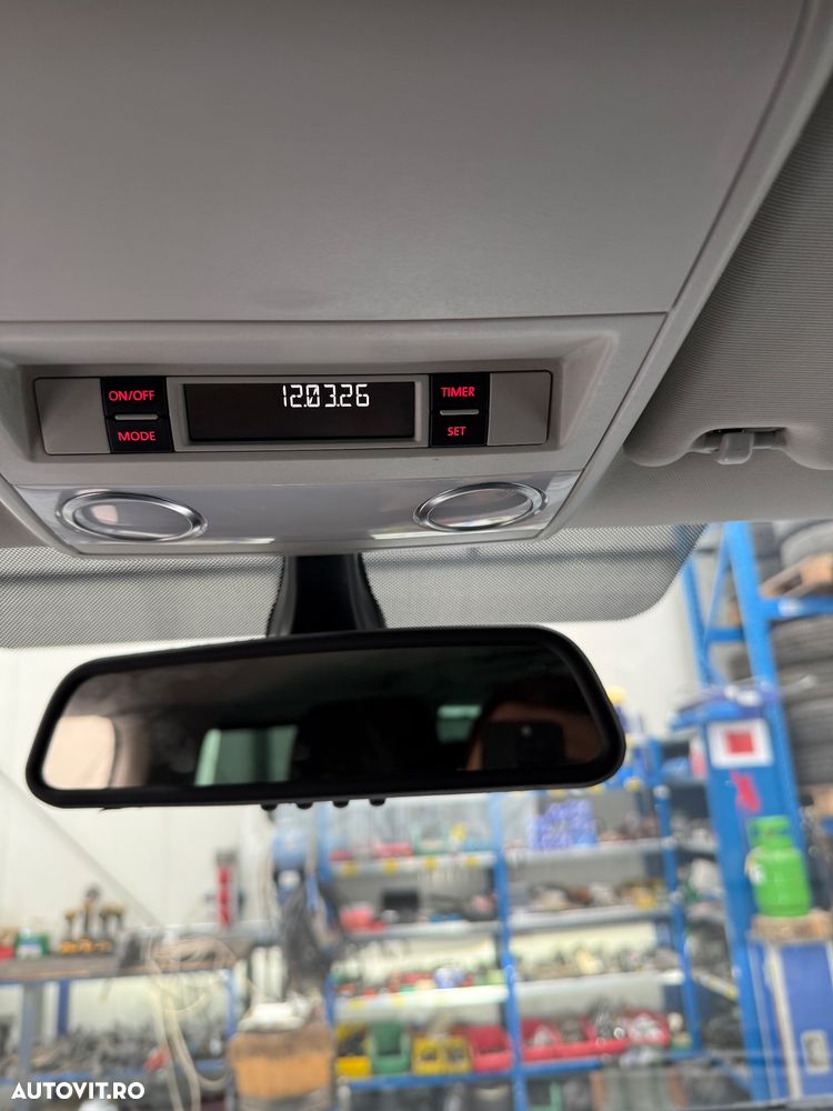 Volkswagen Caravelle - 10