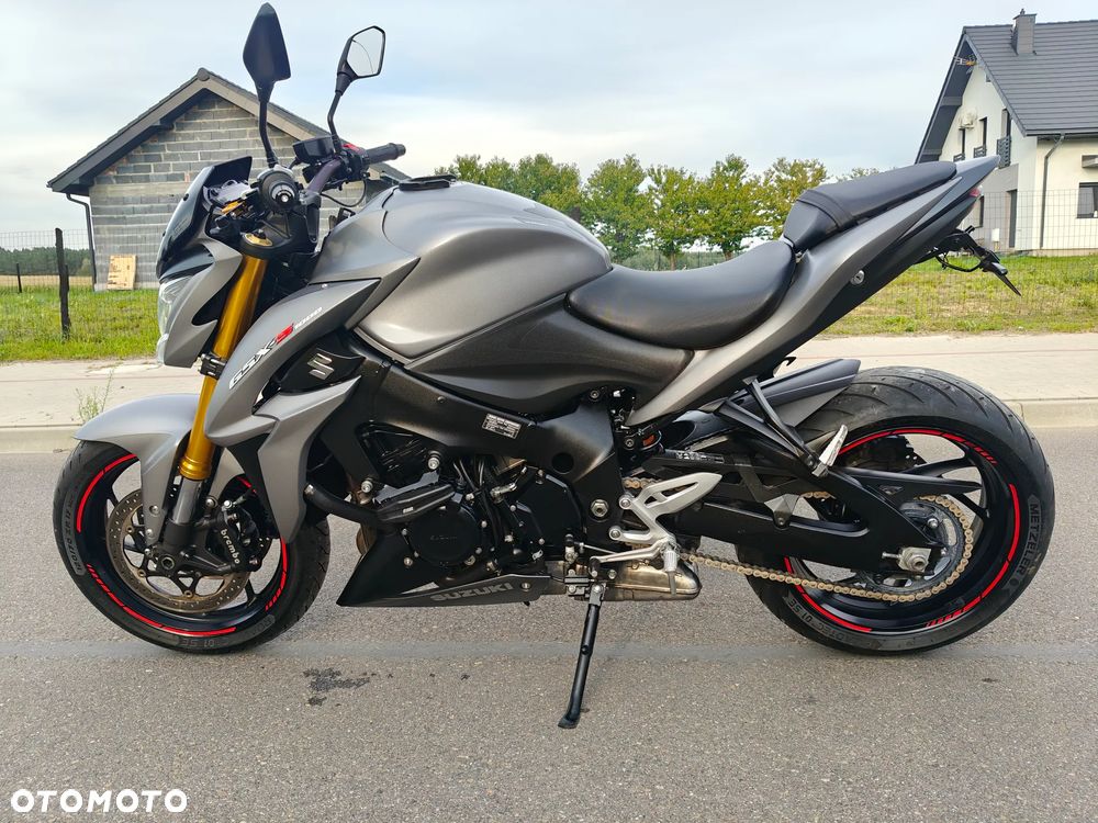 Suzuki GSX - 3