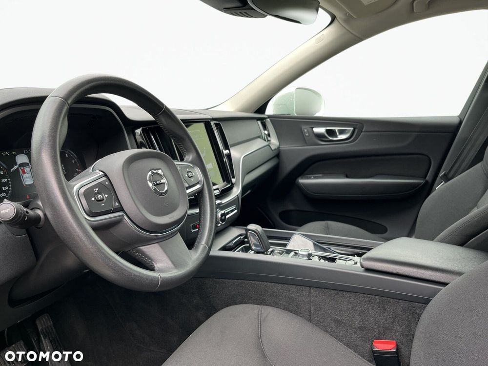Volvo XC 60 B4 B Momentum - 10