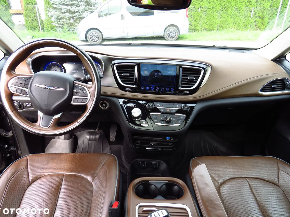 Chrysler Pacifica - 23
