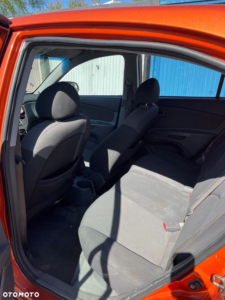 Kia Rio 1.4 (klm) / Comfort + - 8