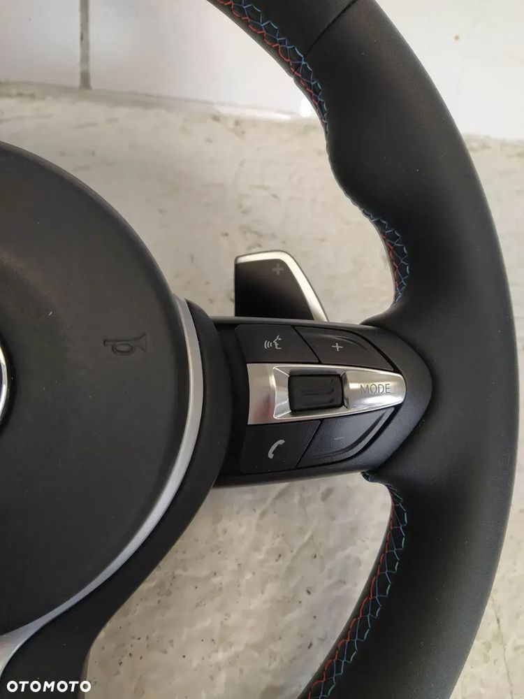 BMW F10 F11 F20 F30 KIEROWNICA MULTIFUNKCYJNA AIRBAG SKÓRA ŁOPATKI NIEBIESKO CZEROWNA NIĆ NOWA - 18