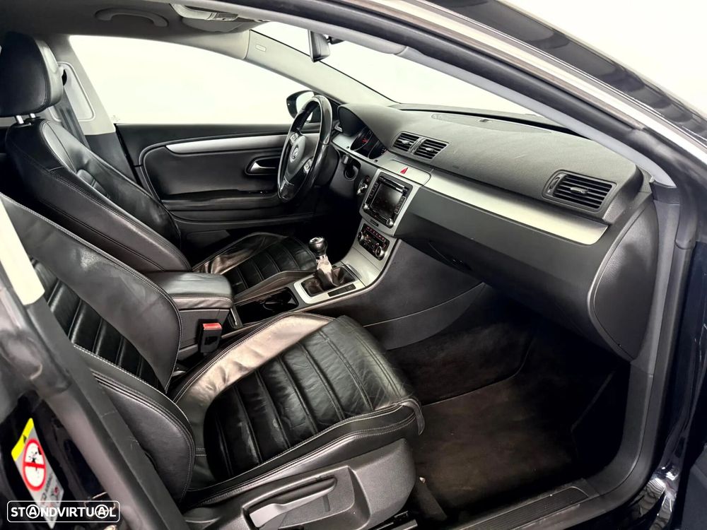 VW Passat CC 2.0 TDi BlueMotion - 36