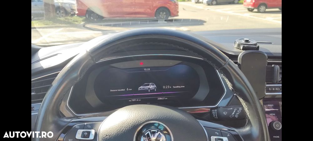 Volkswagen Tiguan - 11