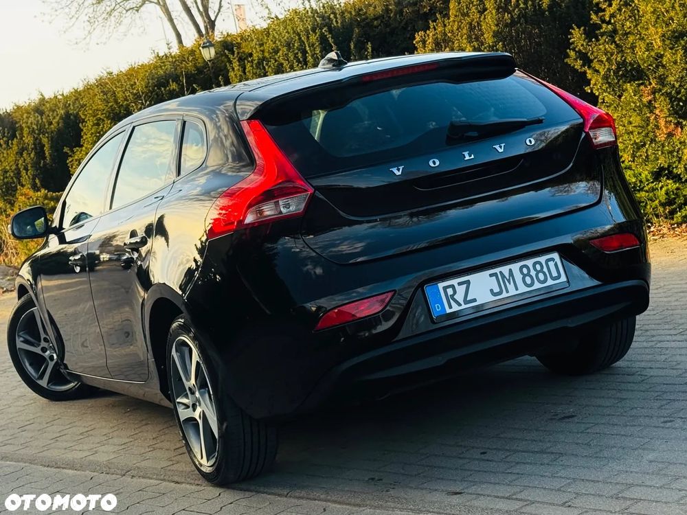Volvo V40 T2 Drive-E Momentum - 10