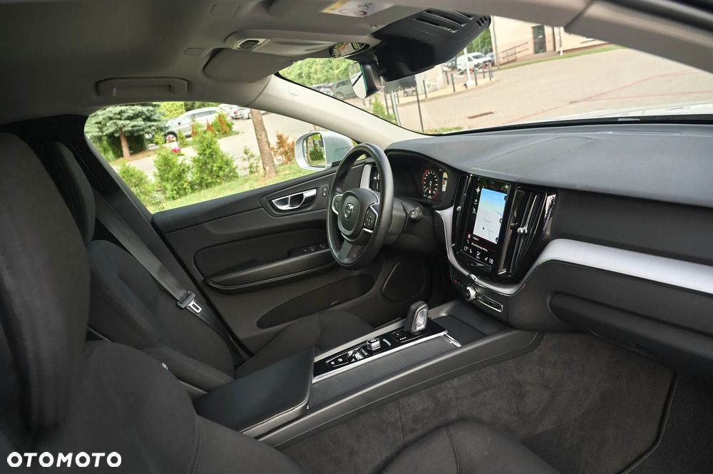 Volvo XC 60 B4 D AWD Momentum Pro - 27