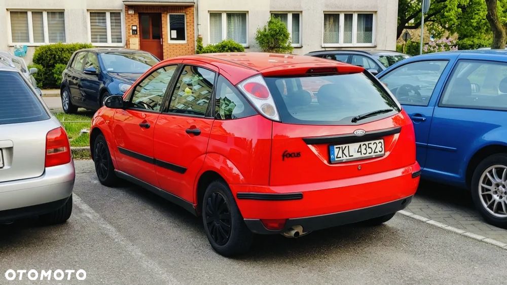 Ford Focus 1.4 Ambiente - 4