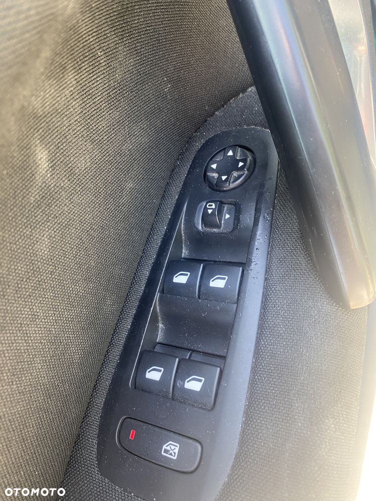 Peugeot 308 SW 1.2 PureTech Allure S&S - 18