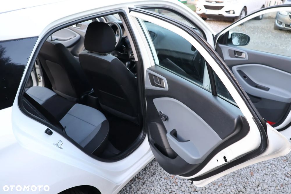 Hyundai i20 1.2 Pure - 13