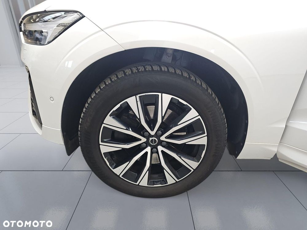 Volvo XC 60 B4 D Plus Dark - 24