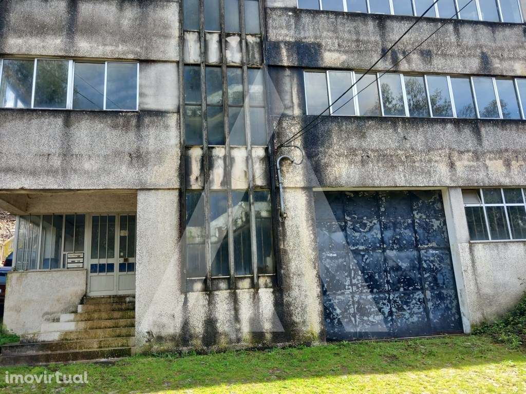 Armazém em Macieira de Cambra - Vale de Cambra - Grande imagem: 2/16