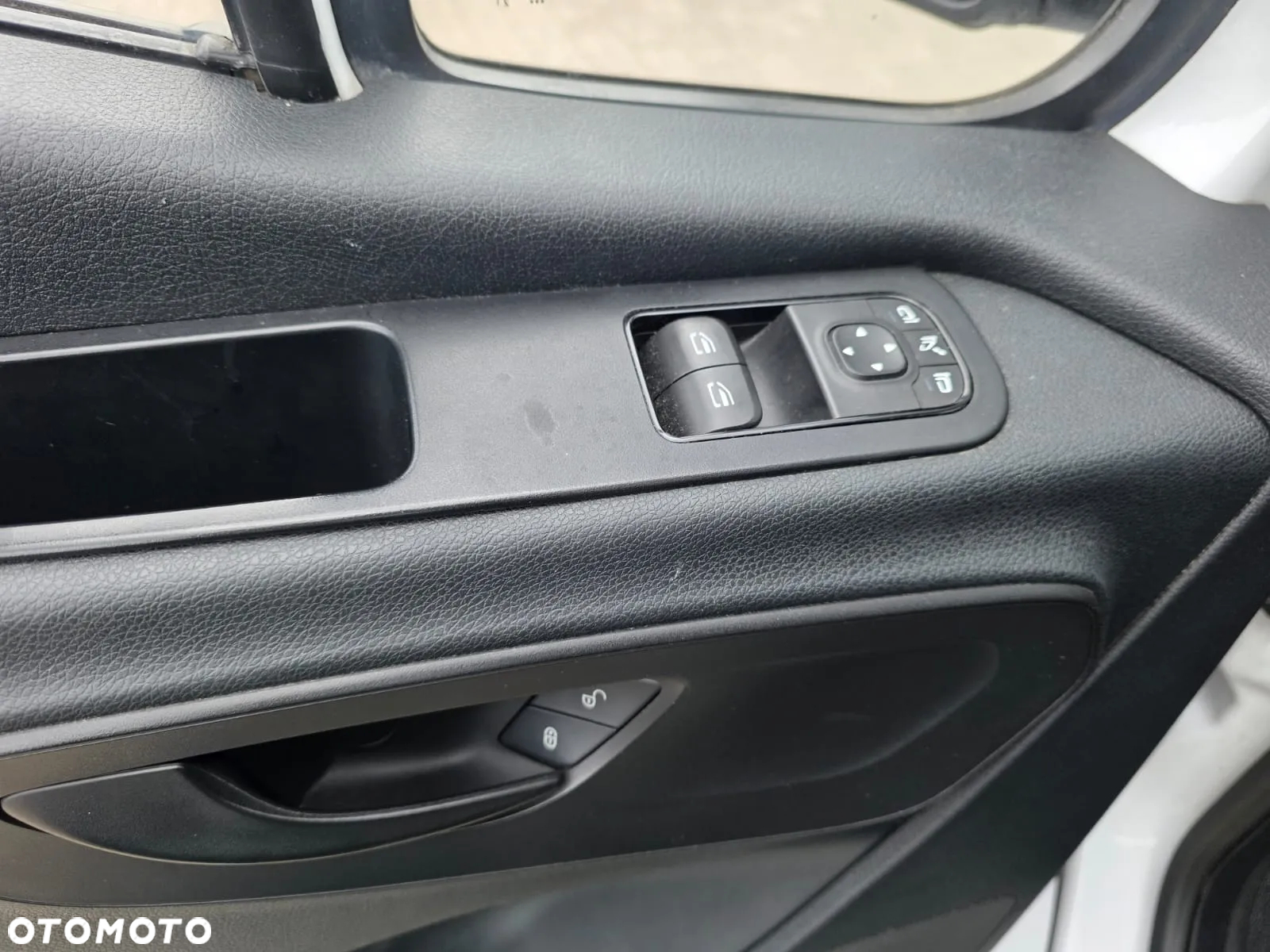Mercedes-Benz 319 Chłodnia Mroźnia Maxi Balszak Krajowy Automat Silnik 3l 190 KM + 230V - 28