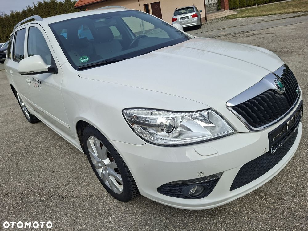 Skoda Octavia 2.0 TSI DSG RS - 8