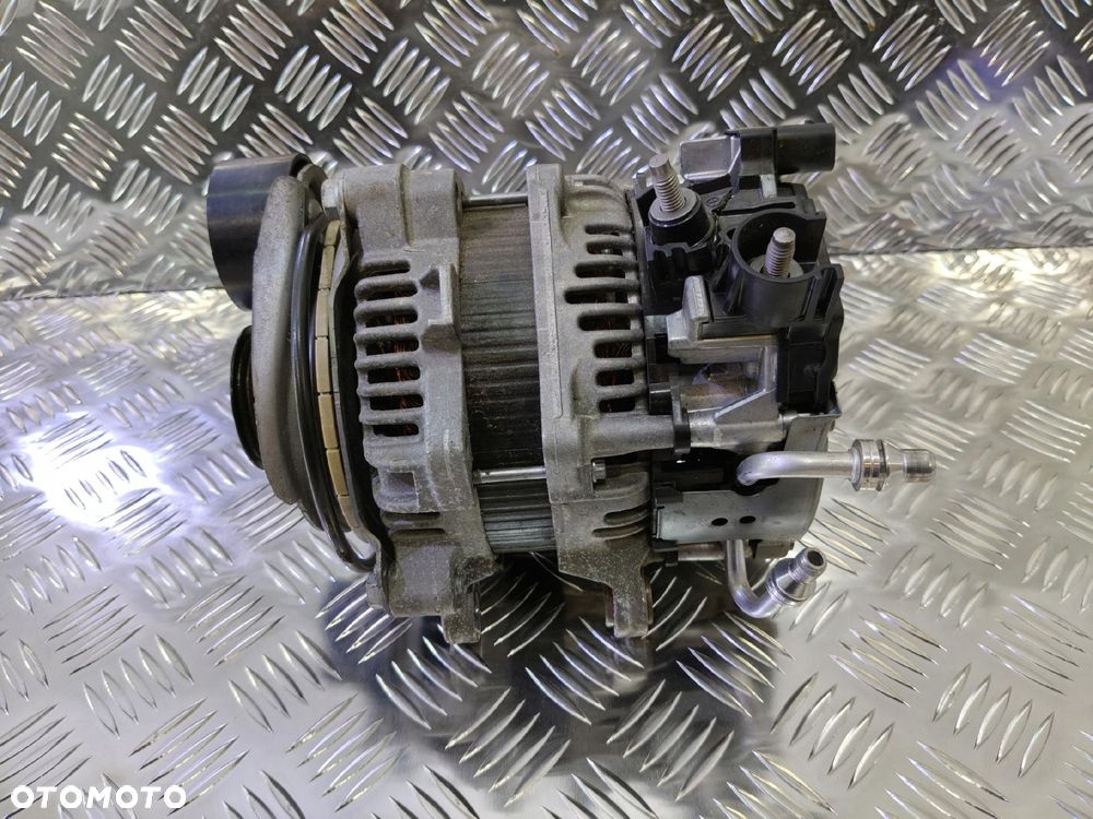 BMW G20 G21 G30 ALTERNATOR 8490438 - 1