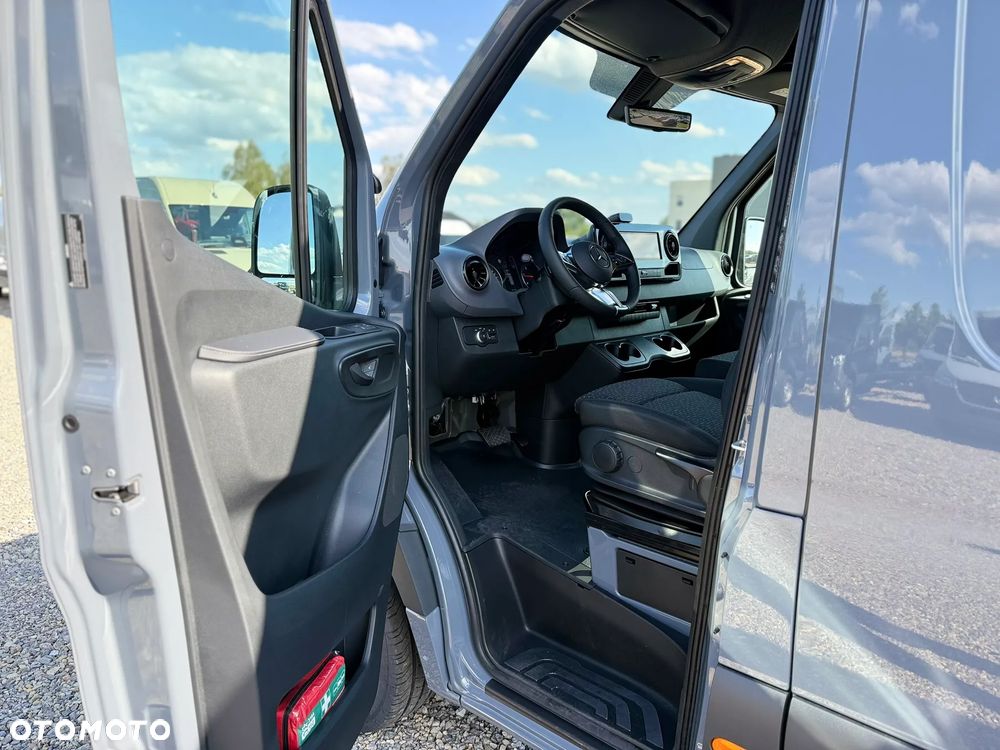 Mercedes-Benz Sprinter - 12