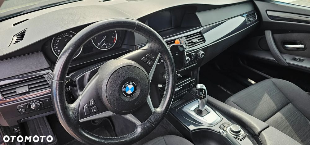 BMW Seria 5 525d - 11