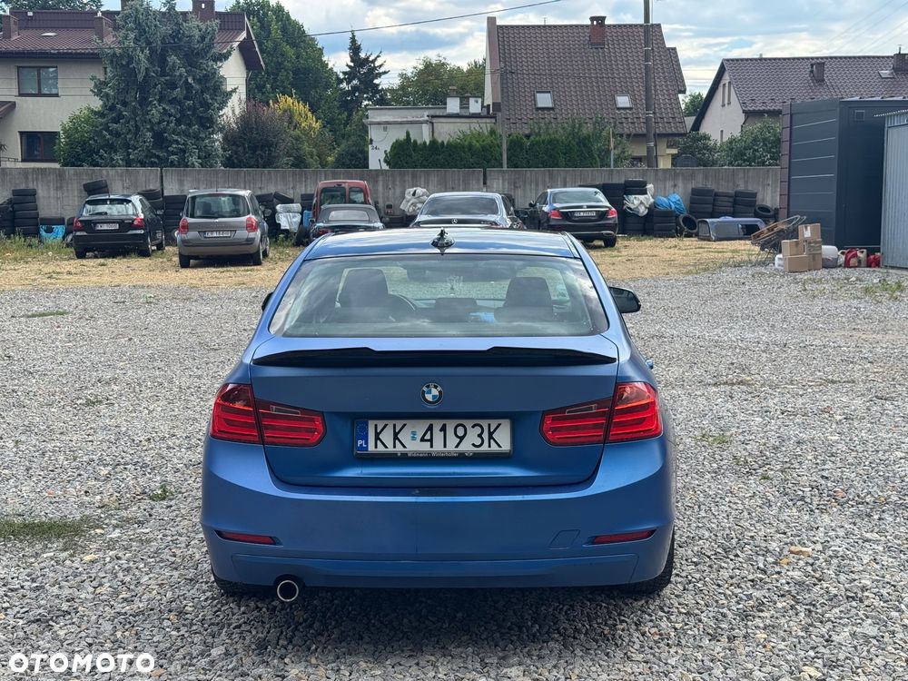 BMW Seria 3 316i - 5